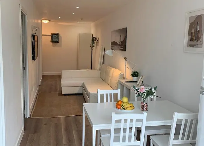 Loft Sleeper Llum ,aeropuerto شقة