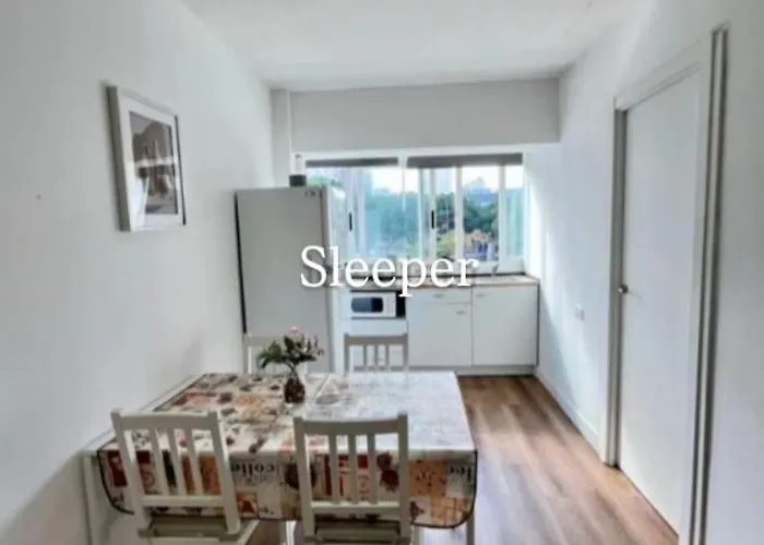 Loft Sleeper Llum ,aeropuerto شقة